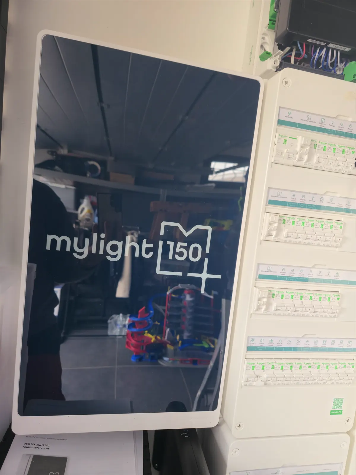 Coffret MyLight 150 et tableau électrique Schneider — chantier Solaurea à Charvieu-Chavagneux