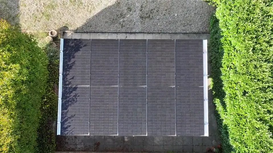 Pergola solaire de 5 kWc à Biol, vue du dessus au drone